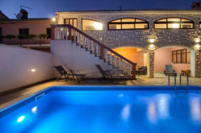 Wonderful villa Dvori with private pool for 12 persons near Pula
